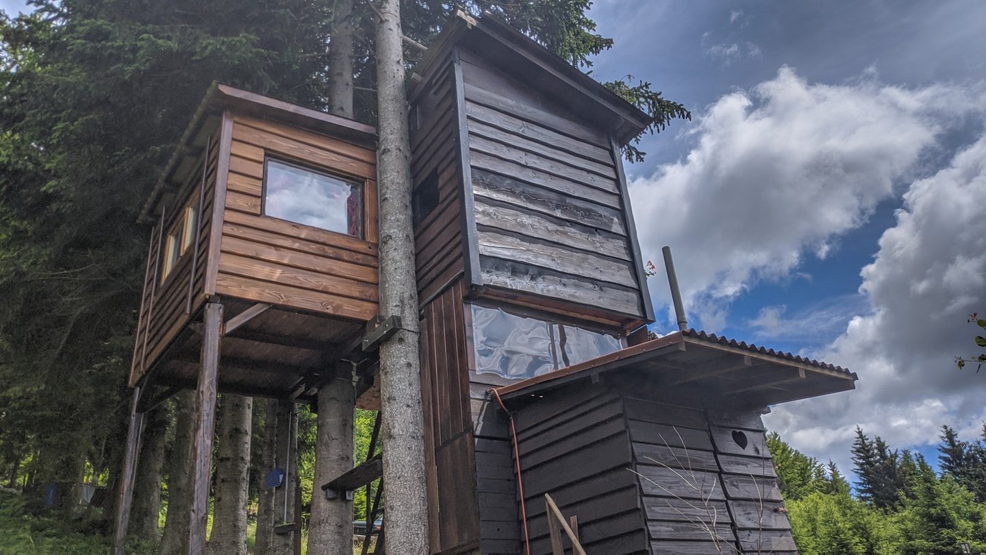 Gorski Lazi Treehouse view 3